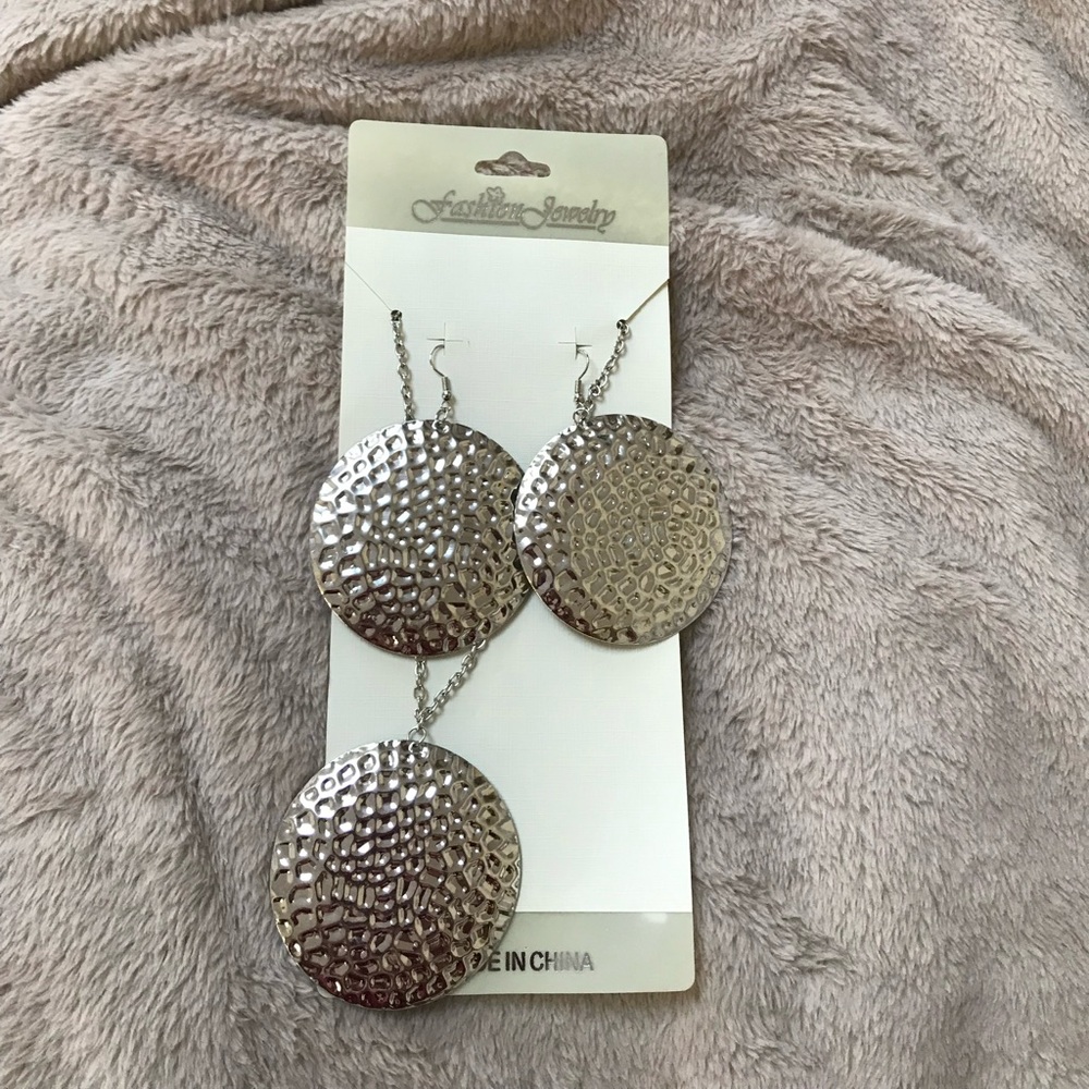 ♥️5/$20 NWT Fashion Jewelry Silver Plate Jewelry Set
